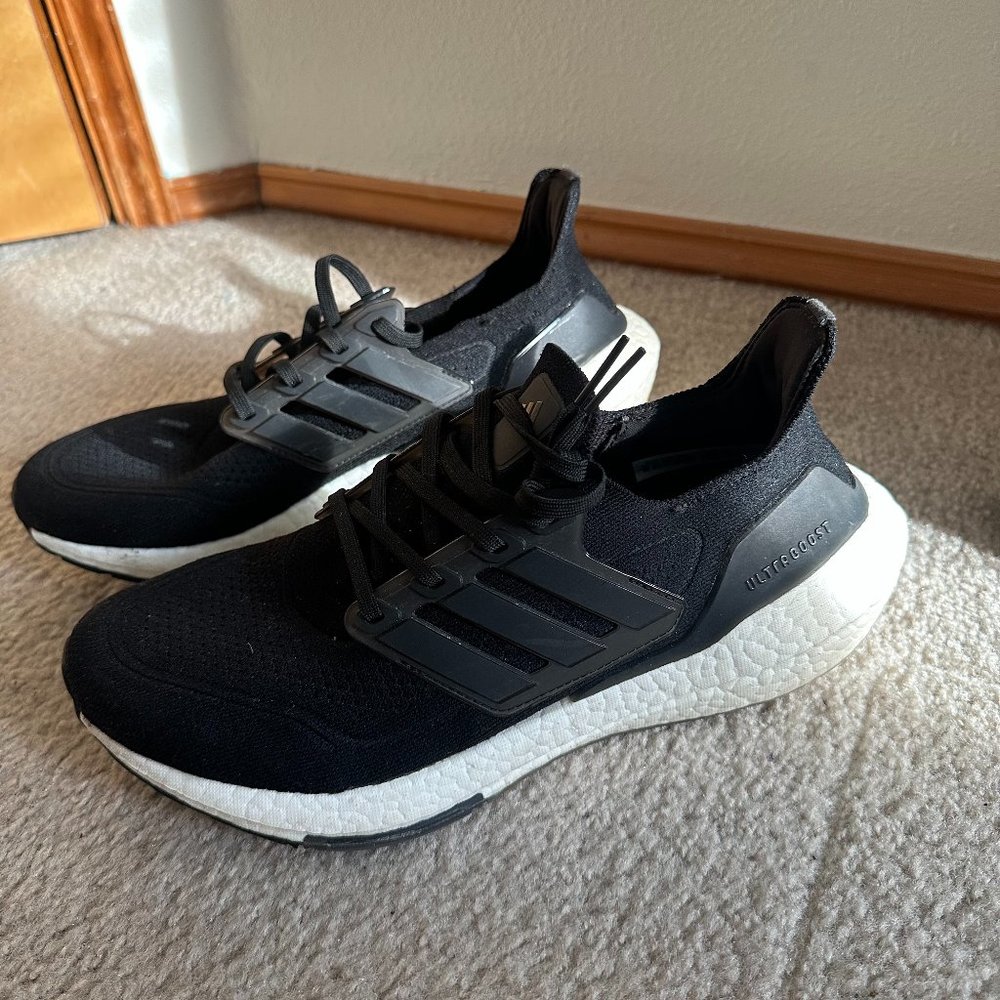 Women's size 10 Adidas Ultra Boost shoe
